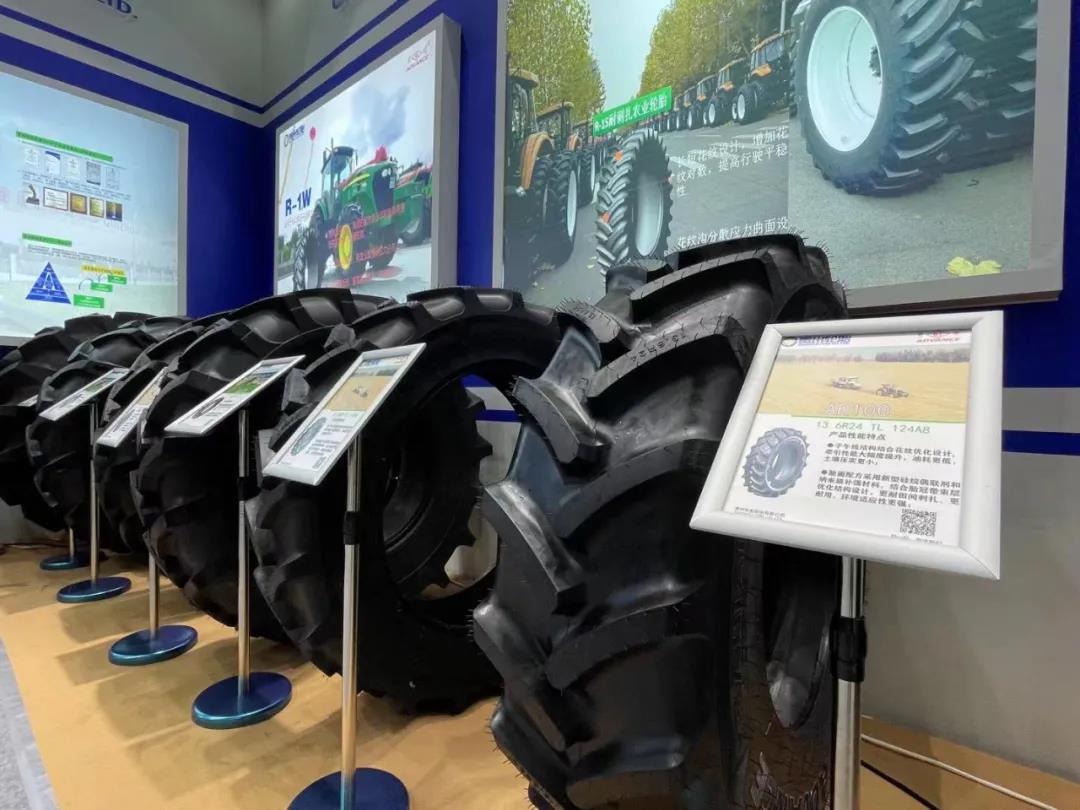 貴州輪胎攜諸多款規(guī)格系列農(nóng)業(yè)輪胎及工業(yè)輪胎產(chǎn)品精彩亮相 貴州輪胎攜諸多款規(guī)格系列農(nóng)業(yè)輪胎及工業(yè)輪胎產(chǎn)品精彩亮相