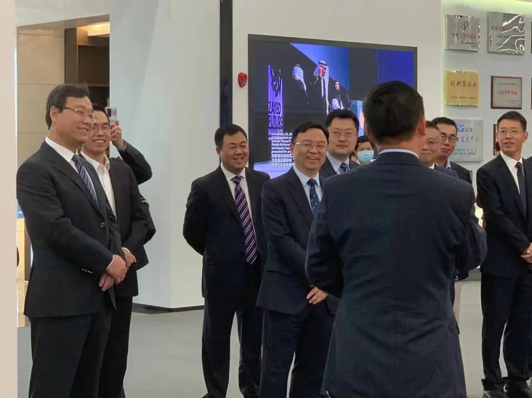 比亞迪董事長兼總裁王傳福攜玲瓏輪胎董事長、總裁王鋒等人參觀交流