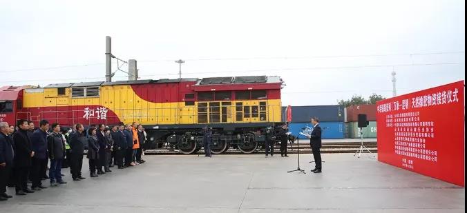 “中老鐵路首列(萬(wàn)象—昆明)天然橡膠物資接貨儀式” “中老鐵路首列(萬(wàn)象—昆明)天然橡膠物資接貨儀式”