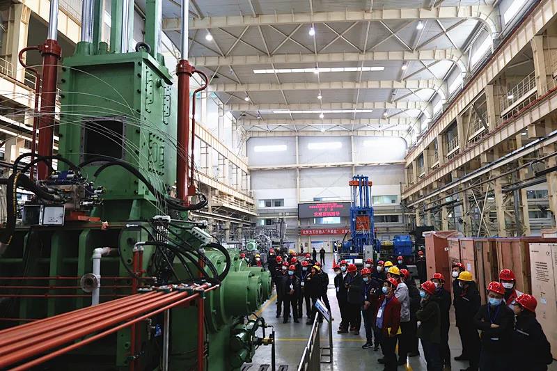 大連橡膠塑料機械有限公司舉辦大型高效密煉機新產(chǎn)品評介會