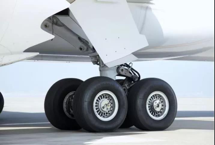 對航空輪胎在大載荷與高加速下進(jìn)行動力特性測試