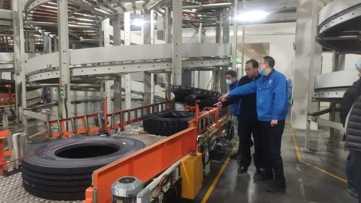 胡建華書記率隊赴貴州輪胎開展 “大數(shù)據(jù)企業(yè)服務年活動” 胡建華書記率隊赴貴州輪胎開展 “大數(shù)據(jù)企業(yè)服務年活動”