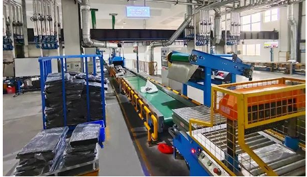 項目備案產(chǎn)品產(chǎn)能為年產(chǎn)10萬噸混煉膠、3萬噸預(yù)分散母膠粒、9萬噸橡膠、橡塑制品(2000萬件/套)。計劃分兩期建設(shè)。